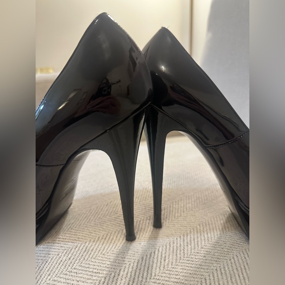 Yves Saint Laurent (Tribute) Trib Too Authenticated Patent Leather Heels - Picture 7 of 16